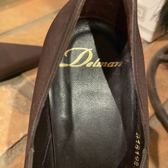 Delman Pointy Toe Pump - Picture 6 of 9